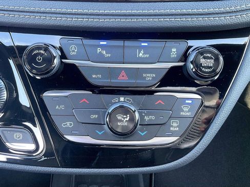 New 2026 Chrysler Pacifica Select FWD image 15