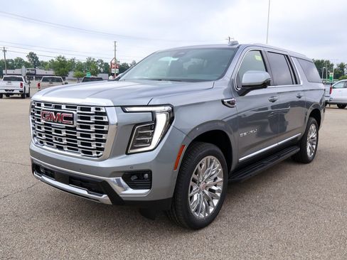 New 2026 GMC Yukon XL Denali w/ LPO, Floor Liner Package AWD/4WD image 33
