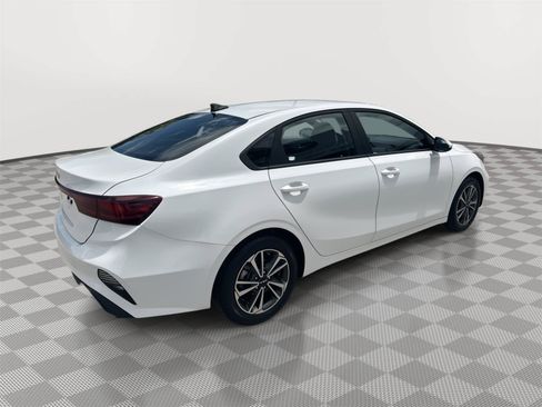 Used 2023 Kia Forte LXS FWD image 5