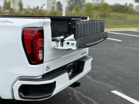 Used 2022 GMC Sierra 1500 Elevation image 17