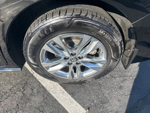 Used 2022 Toyota Sienna Limited image 25