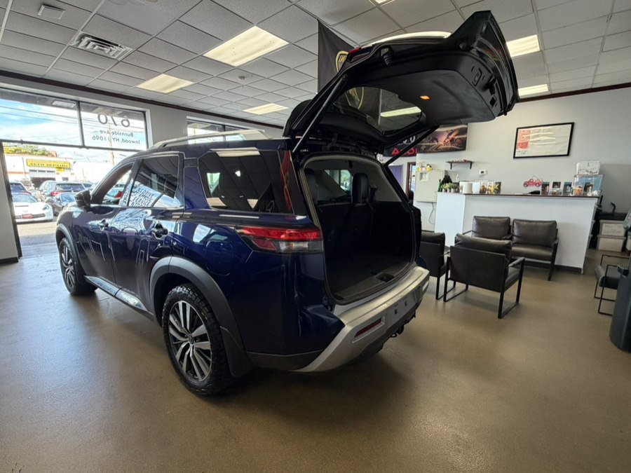 Used 2022 Nissan Pathfinder Platinum AWD/4WD image 32