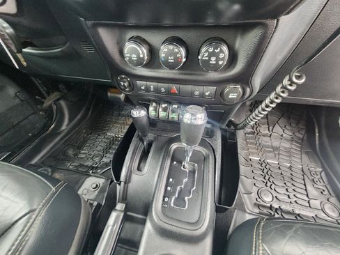 Used 2016 Jeep Wrangler Unlimited Rubicon image 17