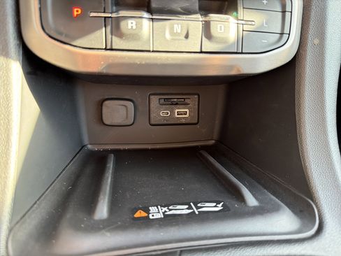 Used 2023 GMC Acadia Denali w/ Denali Technology Package FWD image 39