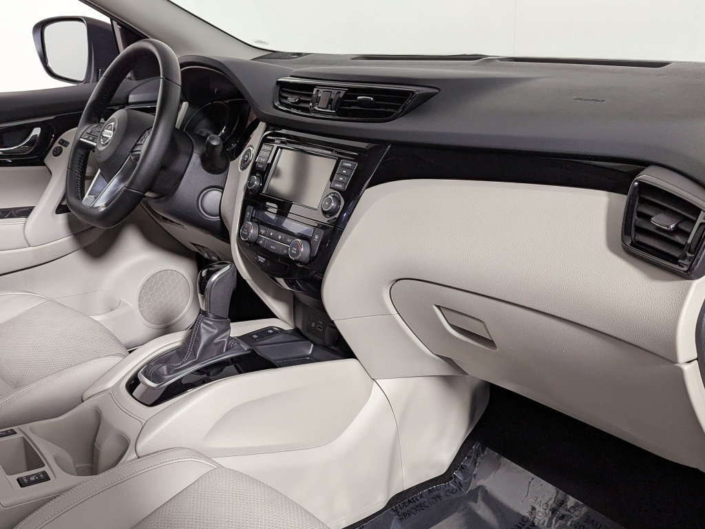 Used 2022 Nissan Rogue Sport SV w/ Technology Package FWD image 25