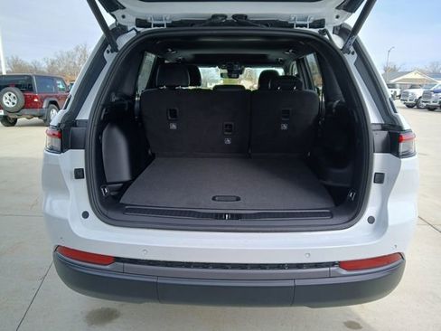 New 2026 Jeep Grand Cherokee Laredo image 18