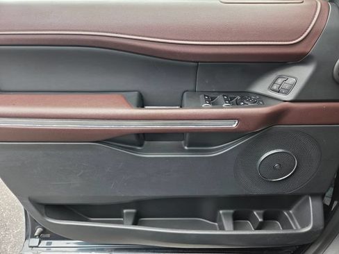 Used 2024 Ford Expedition Limited RWD image 30
