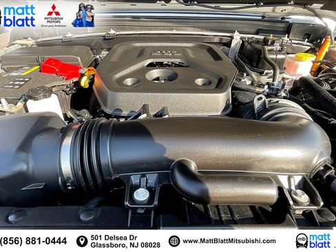 Used 2024 Jeep Wrangler Unlimited Sahara image 11