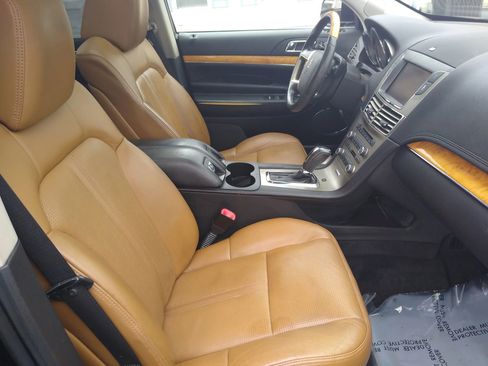 Used 2010 Lincoln MKT AWD image 15