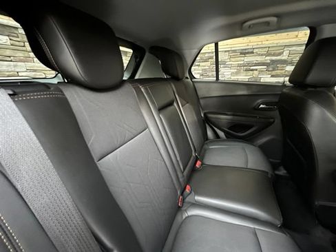 Used 2020 Chevrolet Trax LT w/ LT Convenience Package AWD/4WD image 33