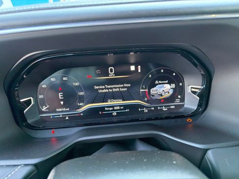 Used 2023 GMC Yukon XL Denali Ultimate AWD/4WD image 8
