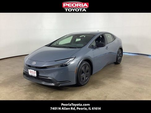 Used 2025 Toyota Prius LE FWD image 1