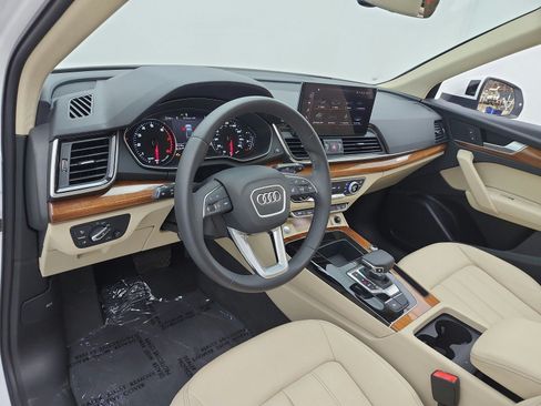 Used 2023 Audi Q5 2.0T Premium w/ Convenience Package AWD/4WD image 9