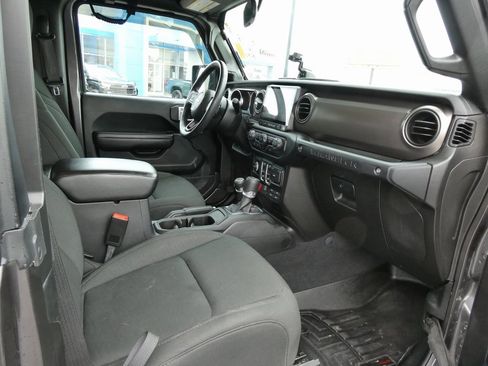Used 2019 Jeep Wrangler Sport image 14