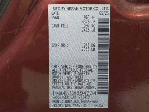 Used 2025 Nissan Altima 2.5 SV FWD image 33