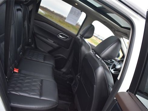 Used 2021 Nissan Rogue Platinum image 15