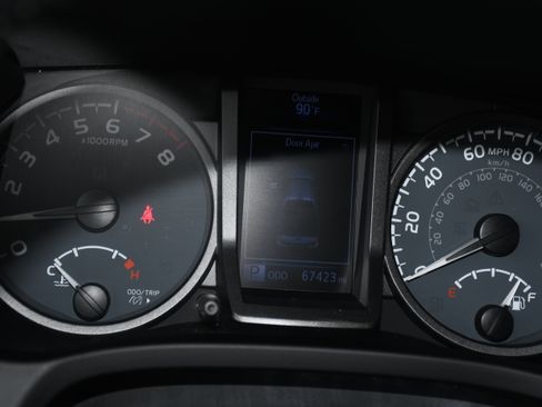 Used 2020 Toyota Tacoma TRD Sport AWD/4WD image 13