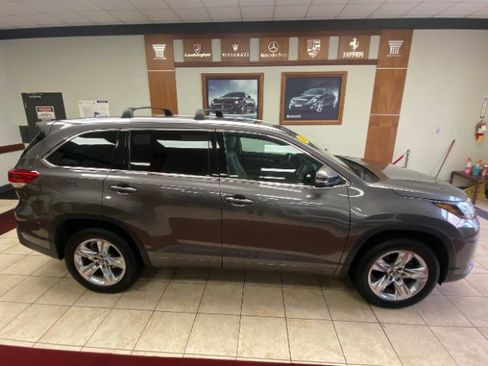 Used 2019 Toyota Highlander Limited FWD image 5