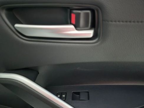 Certified 2025 Toyota Corolla Cross XLE FWD image 34