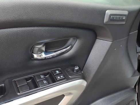 Used 2019 Nissan Titan PRO-4X w/ Pro-4x Convenience Package AWD/4WD image 15
