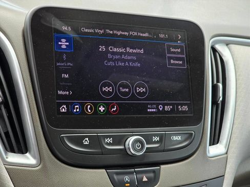 Used 2022 Chevrolet Malibu LT FWD image 4