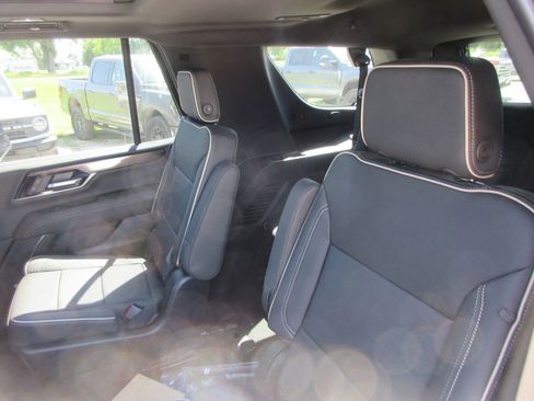 New 2026 GMC Yukon Elevation w/ Elevation Premium Package AWD/4WD image 12