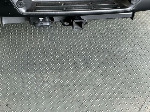 Used 2023 Chevrolet Express 3500 w/ Driver Convenience Package RWD image 10