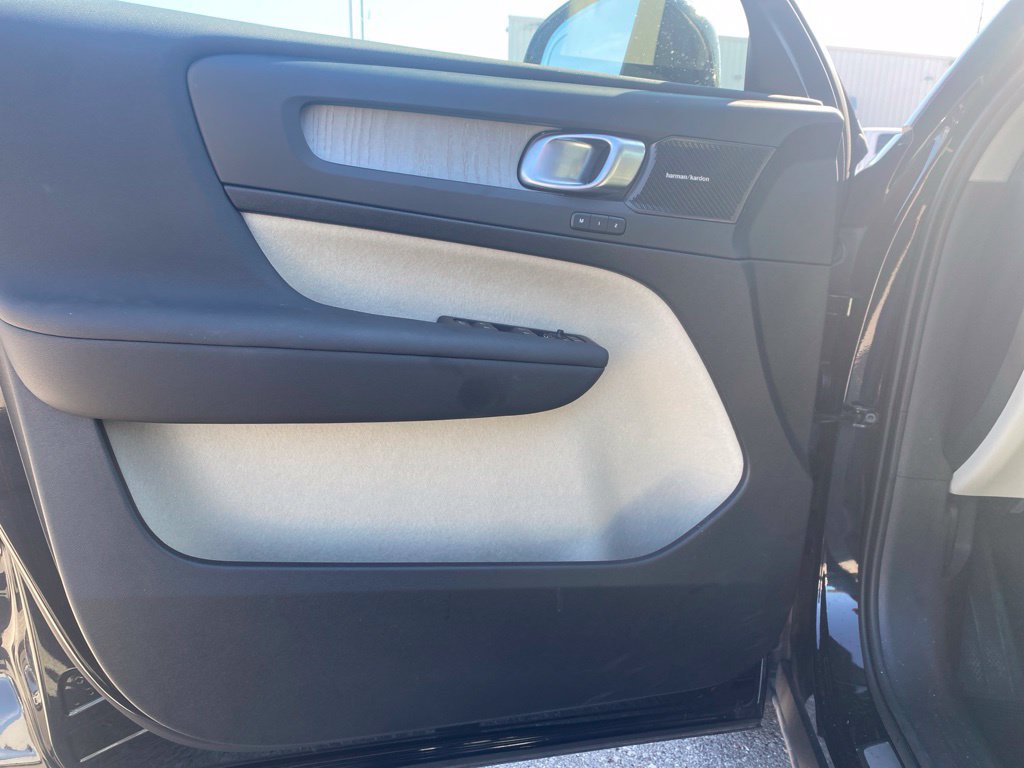 Used 2024 Volvo XC40 B5 Ultimate w/ Protection Package Premier AWD/4WD image 10