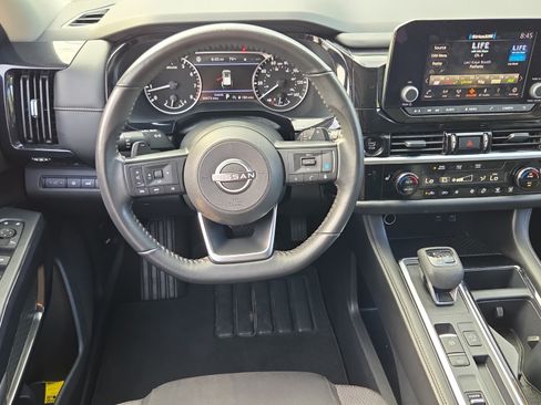 Used 2025 Nissan Pathfinder SV FWD image 11