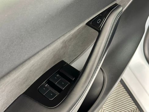 Used 2021 Tesla Model Y Long Range image 39