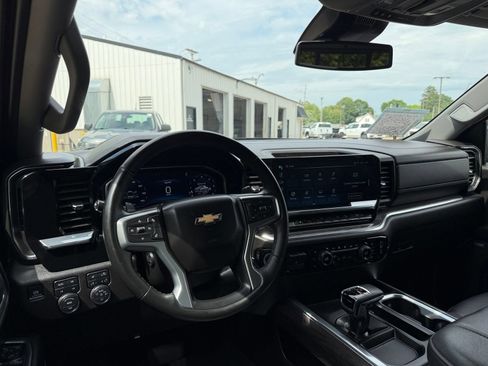 Used 2024 Chevrolet Silverado 1500 LTZ AWD/4WD image 17