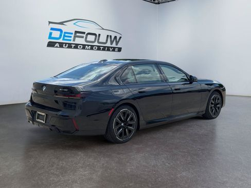 Used 2026 BMW i7 xDrive60 AWD/4WD image 3