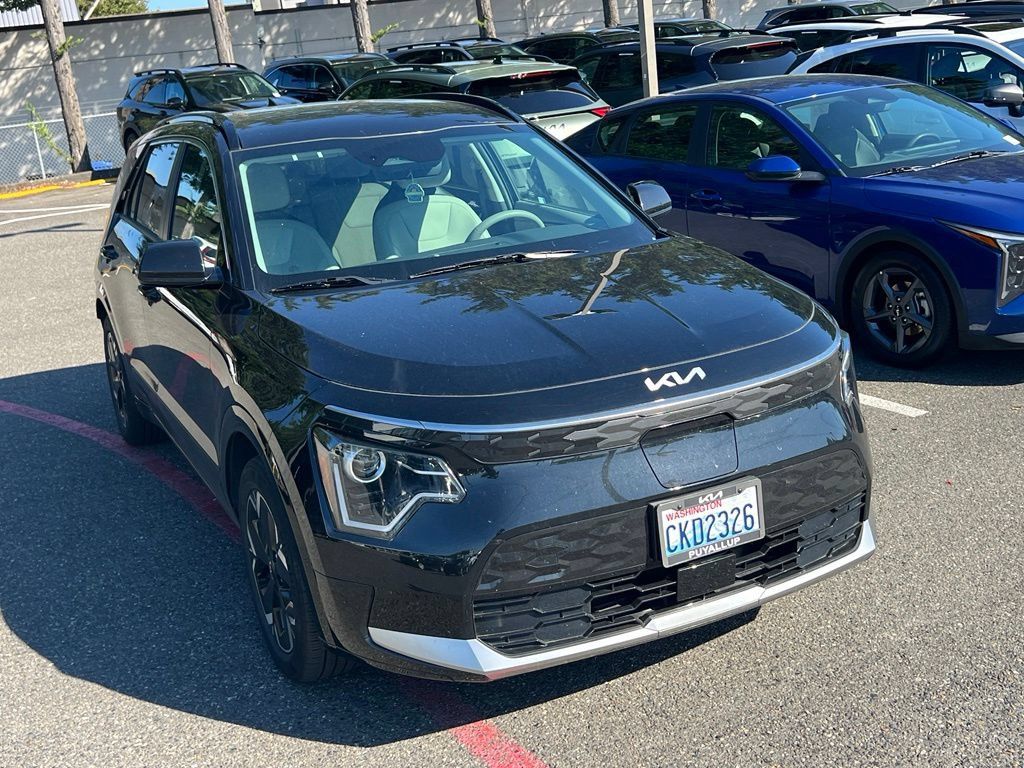 Certified 2023 Kia Niro Wind w/ Wind Preserve Package FWD image 7