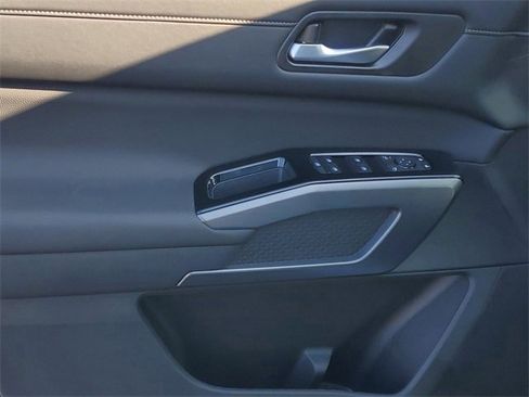 New 2025 Nissan Pathfinder SL image 5