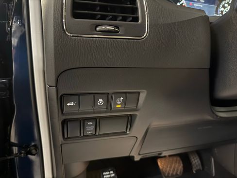 Used 2024 Nissan Armada SL w/ Captain's Chairs Package image 21