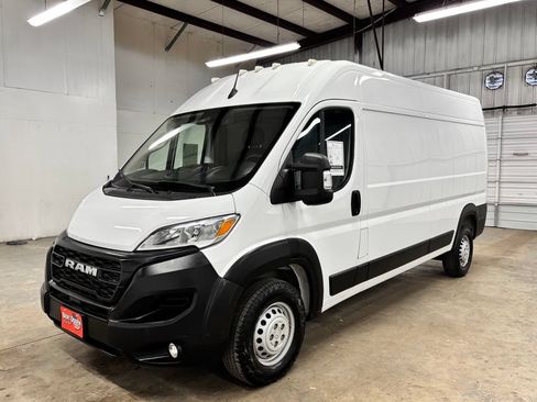 Used 2025 RAM ProMaster 2500 w/ Convenience Group FWD image 4