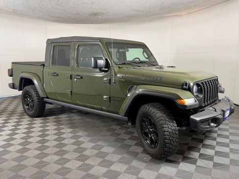 Used 2023 Jeep Gladiator Sport AWD/4WD image 4