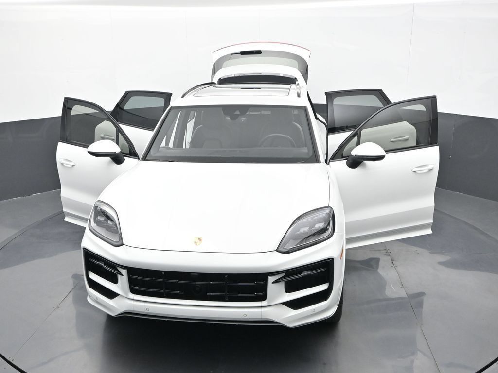 Certified 2025 Porsche Cayenne AWD/4WD image 29