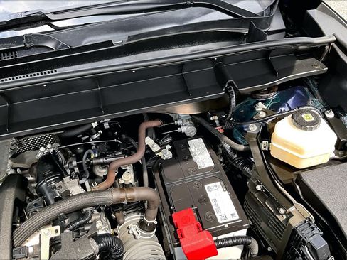Used 2023 Toyota Highlander LE FWD image 32
