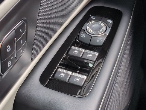 Used 2024 Lincoln Nautilus Reserve AWD/4WD image 22