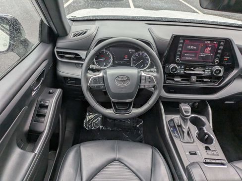 Used 2022 Toyota Highlander XSE FWD image 22