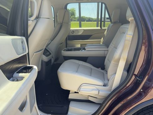 Used 2021 Lincoln Navigator Reserve w/ Luxury Package RWD image 8