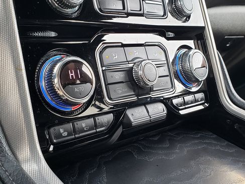 Used 2021 GMC Yukon Denali w/ Denali Premium Package image 25