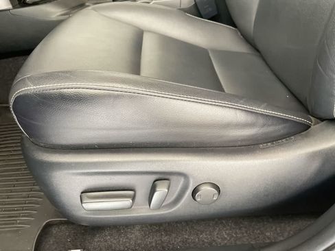 Used 2018 Toyota RAV4 Limited AWD/4WD image 12