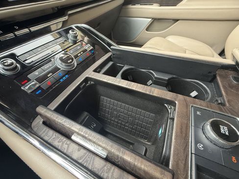 Used 2022 Lincoln Navigator L Reserve RWD image 8