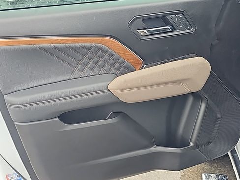 Certified 2025 GMC Canyon Denali image 10