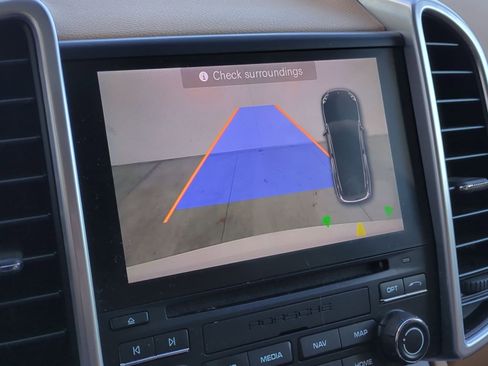 Used 2017 Porsche Cayenne Platinum Edition image 24