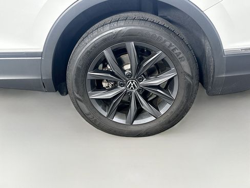 Used 2023 Volkswagen Tiguan SE FWD image 11