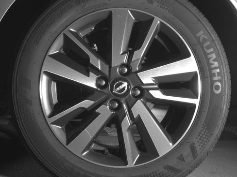 Used 2025 Nissan Versa SV image 14