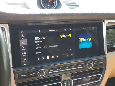 Used 2021 Porsche Macan image 26